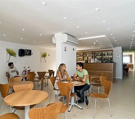 Point Complex קאורה
